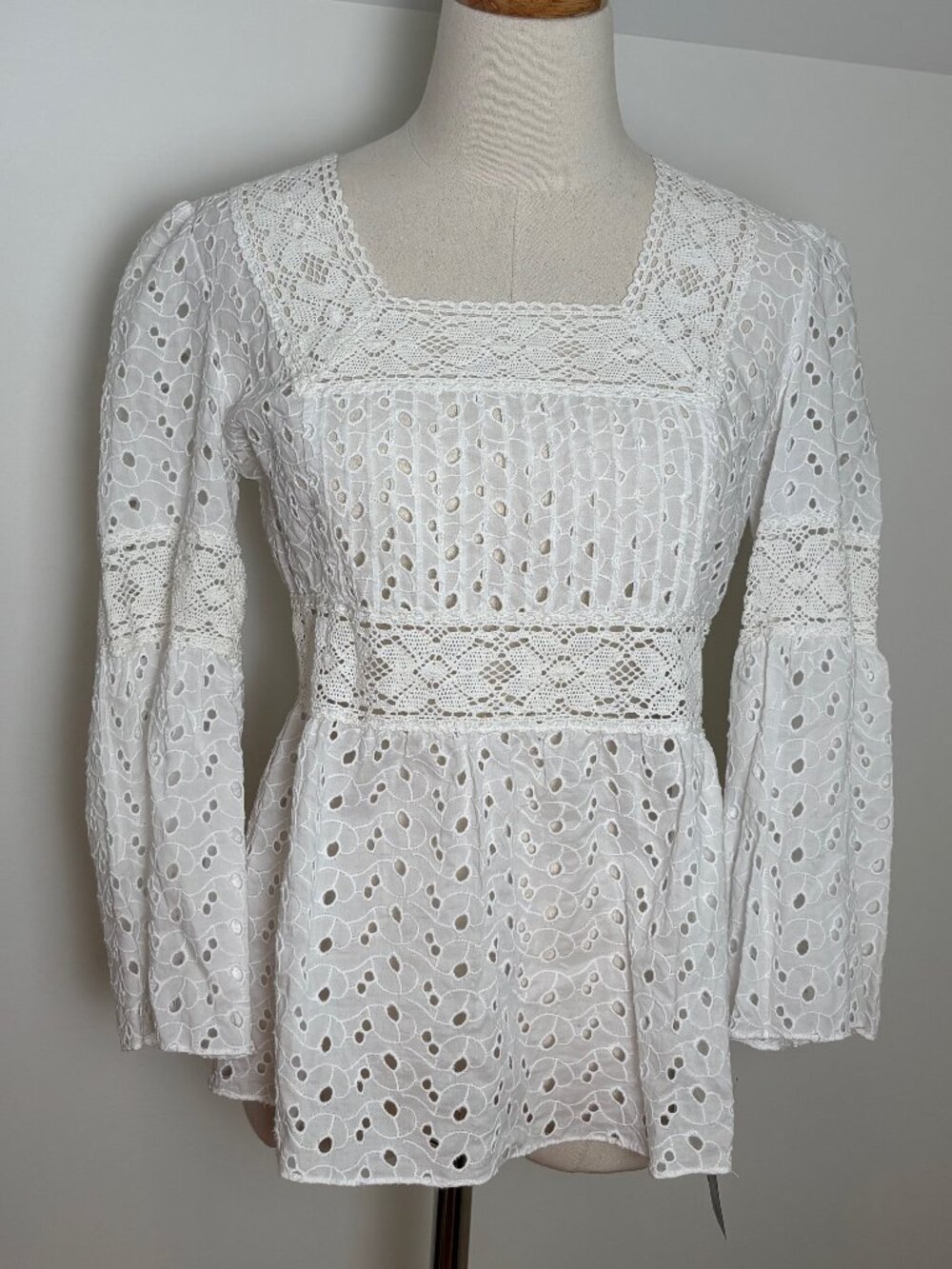 NWT INC white cotton broderie lace top, size 6